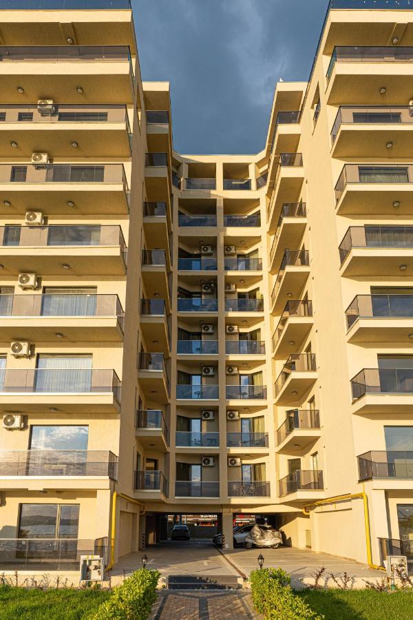 Apartament Le Bonheur Deux Solid Residence Butoaie Mamaja Zewnętrze zdjęcie